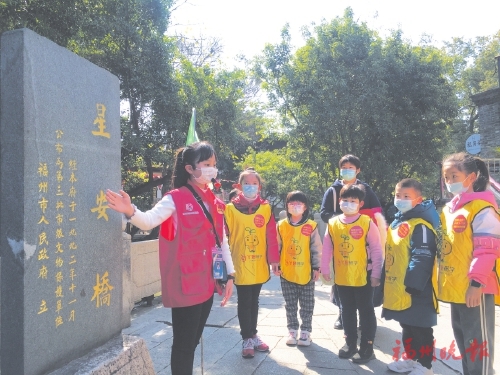 “红马甲”增添别样年味  福州志愿者春节服务超10万人次