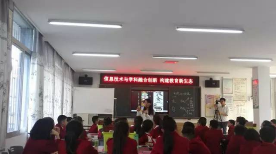 公共文化服务校园行：学剪纸观皮影体验民俗文化