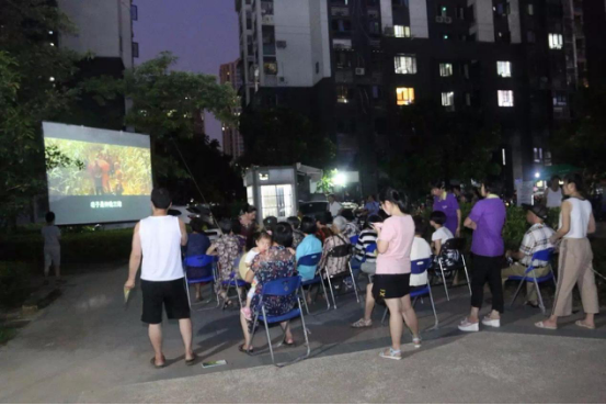 台江：露天电影进社区  居民乐享文化餐
