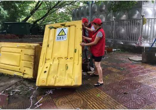 台风灾后志愿服务不停歇 为台江志愿者点赞