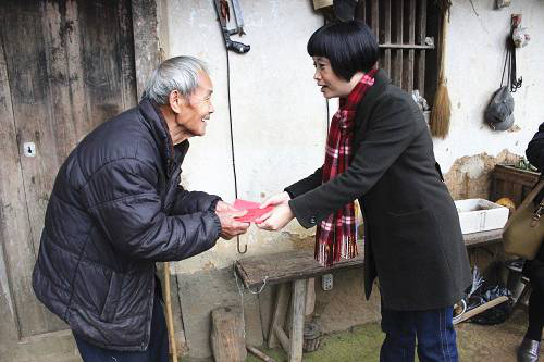 文明单位齐上阵　志愿扶贫争先锋