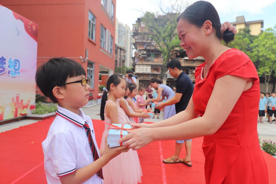 台江多彩“开学第一课” 将爱国情根植于孩子心中