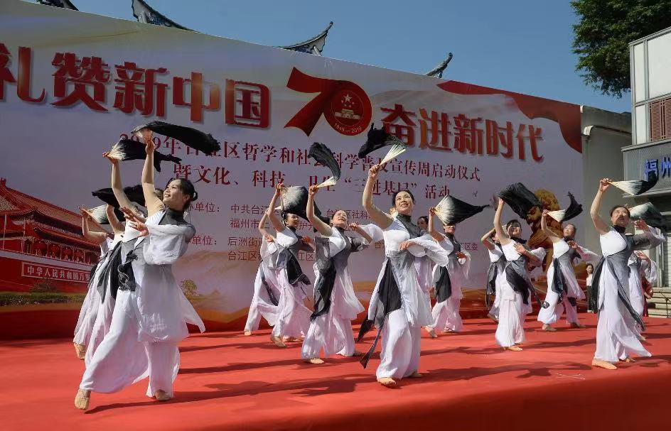 台江：“书香味”与“志愿红”的结合 让社科普及周有意义更有趣味