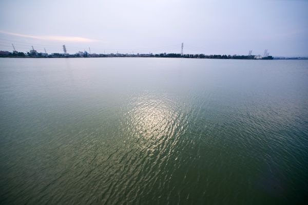 这是8月4日拍摄的福建向金门供水工程取水地——福建晋江龙湖。 新华社记者姜克红摄